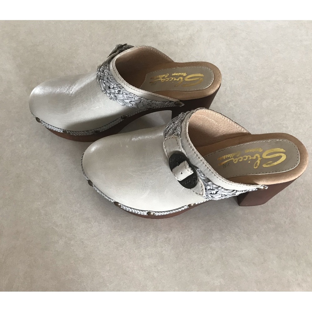 Sbicca leather muled clogs ladies shoes size 8-8 1/2